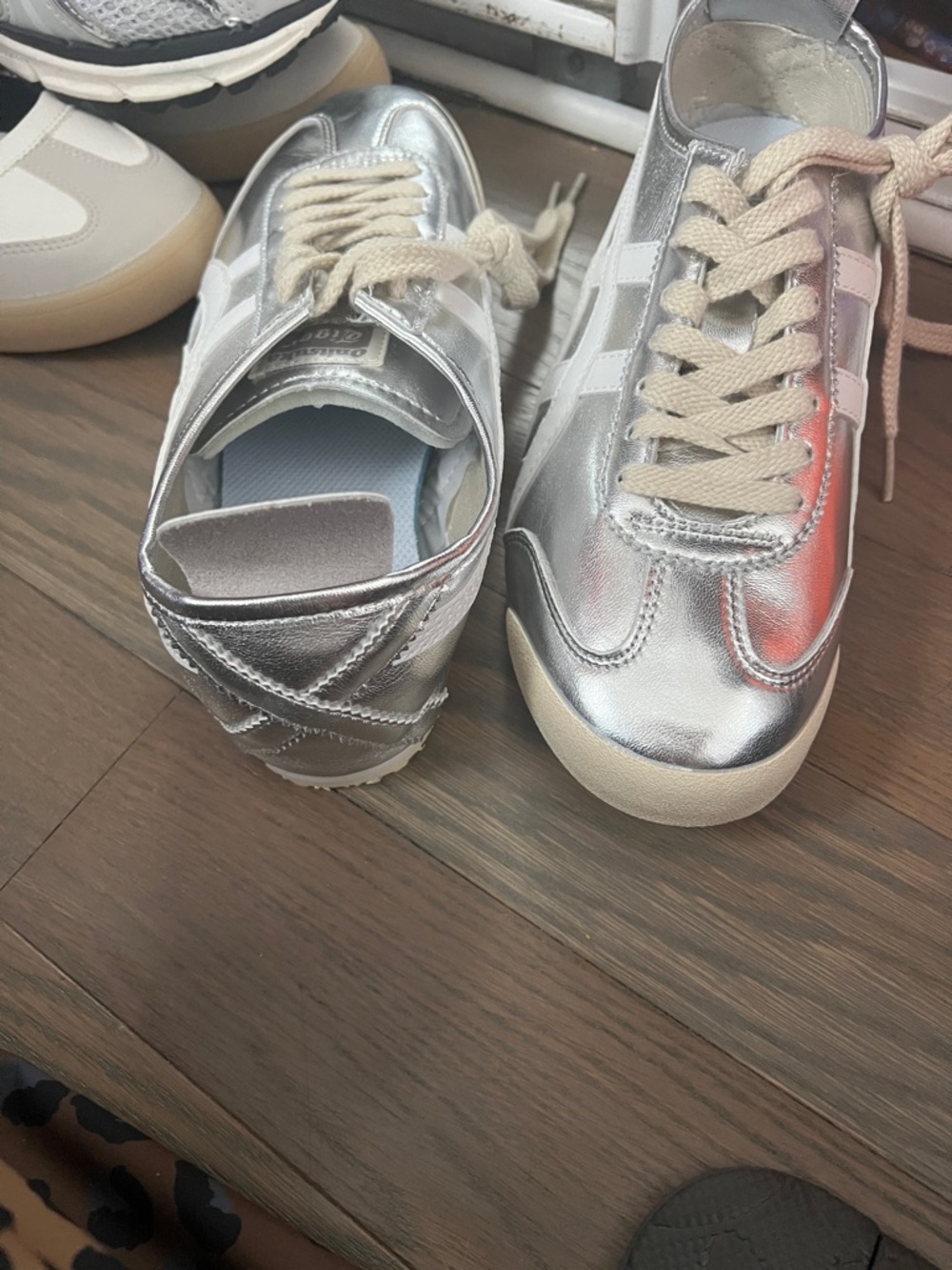 DHgate Onitsuka Silver Metallic Women's Lace-Up Sneakers with Cream Laces - Picture 4 of 4